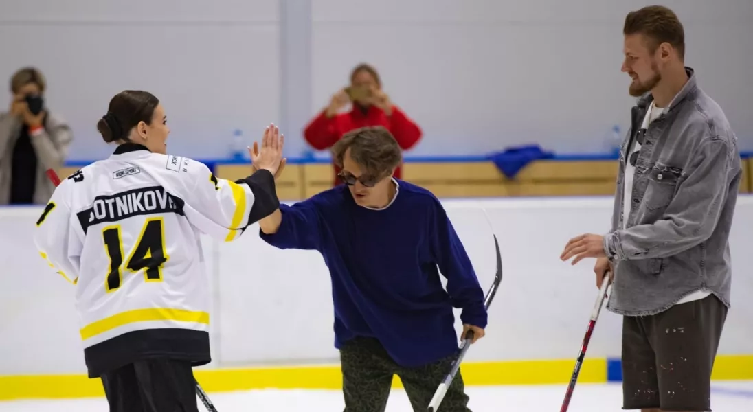 На Arena Play Север состоялся благотворительный матч с участием мировых звезд хоккея