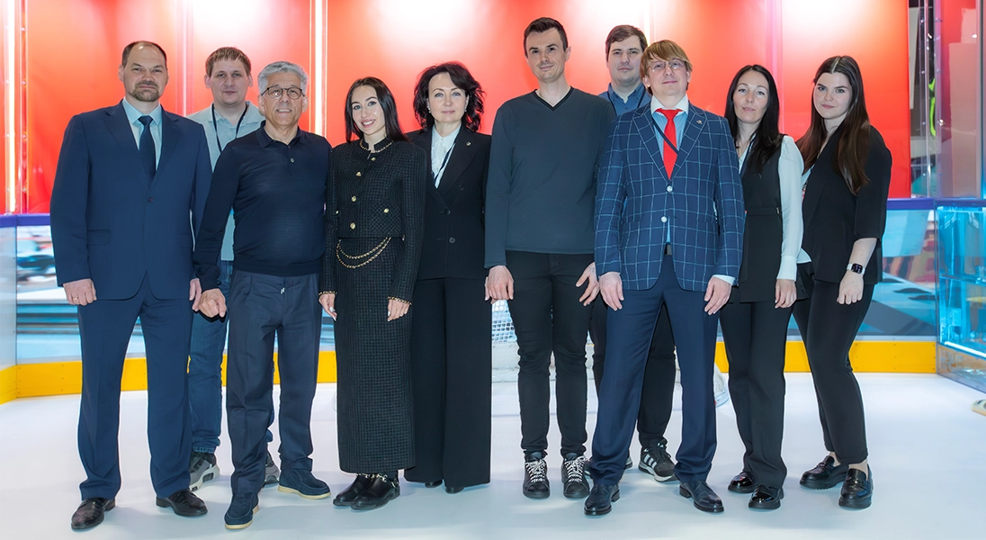 Время первых: компания PROSTOR первой в России представила систему из трёх радиусных LED-бортов!