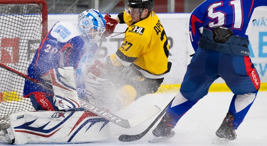 Руководство PROSTOR вручили Кубок PROSTOR победителю Турнира Moscow Hockey Cup