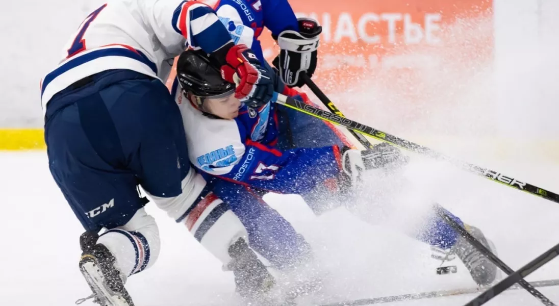 Руководство PROSTOR вручили Кубок PROSTOR победителю Турнира Moscow Hockey Cup