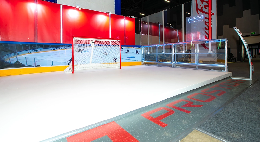 Время первых: компания PROSTOR первой в России представила систему из трёх радиусных LED-бортов!