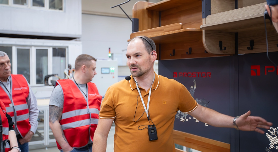 В рамках третьего дня выставки Sport B2B Expo 2025 компания PROSTOR открыла дверь в сердце современной ледовой индустрии – своё производство!