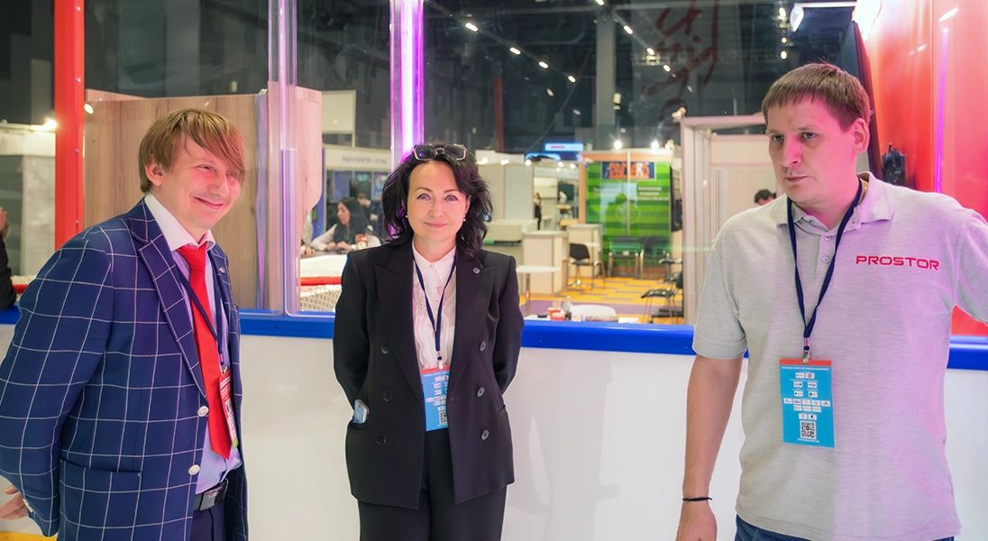 Время первых: компания PROSTOR первой в России представила систему из трёх радиусных LED-бортов!